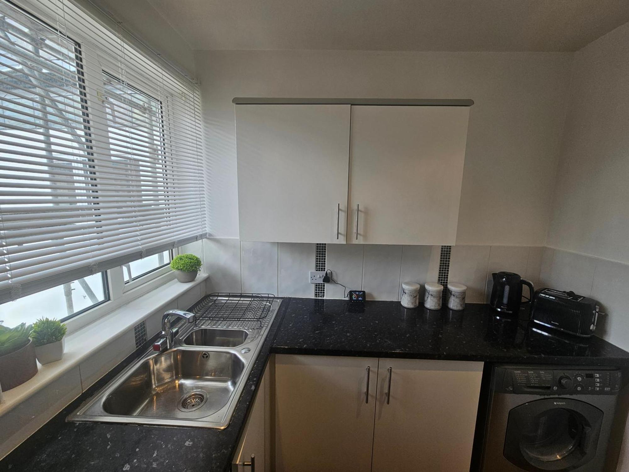 St Albans City Stays - Near Luton Airport - St Albans Abbey & City Train Station - Close To London- Harry Potter World - The Odyssey Cinema - Abbey Cathedral- Contractors I Business I Leisure- Sleeps Upto 6 People المظهر الخارجي الصورة