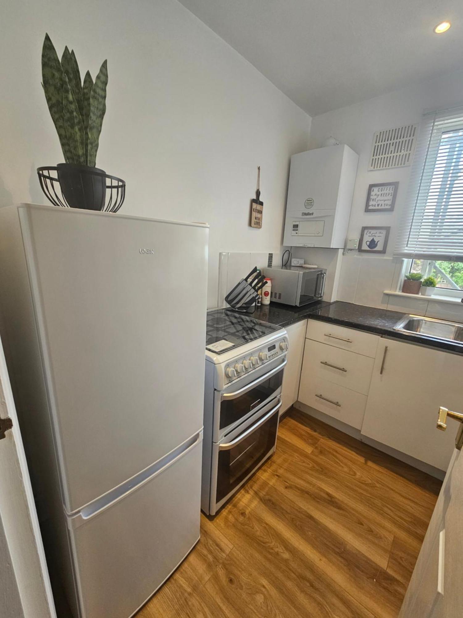 St Albans City Stays - Near Luton Airport - St Albans Abbey & City Train Station - Close To London- Harry Potter World - The Odyssey Cinema - Abbey Cathedral- Contractors I Business I Leisure- Sleeps Upto 6 People المظهر الخارجي الصورة