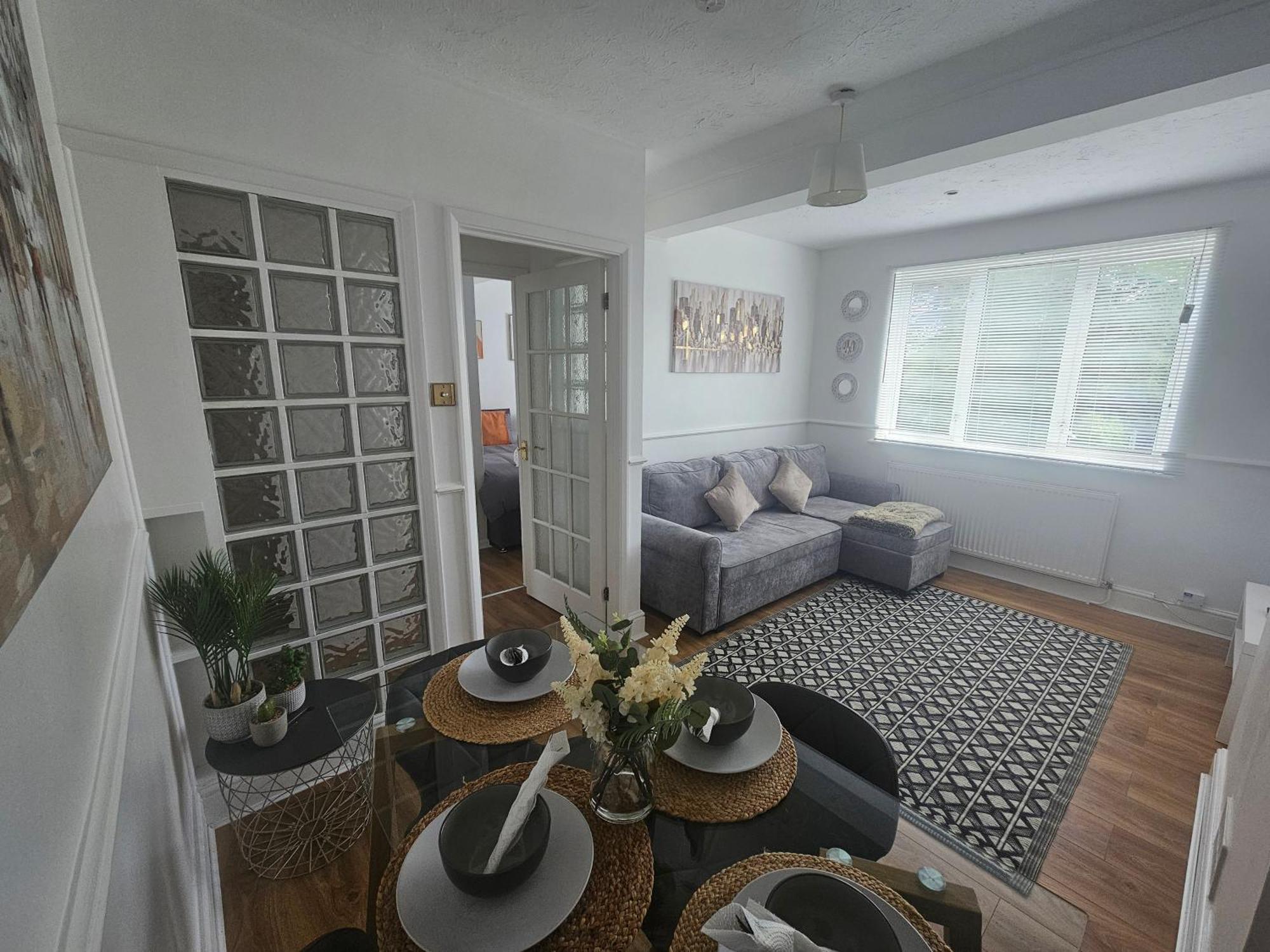 St Albans City Stays - Near Luton Airport - St Albans Abbey & City Train Station - Close To London- Harry Potter World - The Odyssey Cinema - Abbey Cathedral- Contractors I Business I Leisure- Sleeps Upto 6 People المظهر الخارجي الصورة