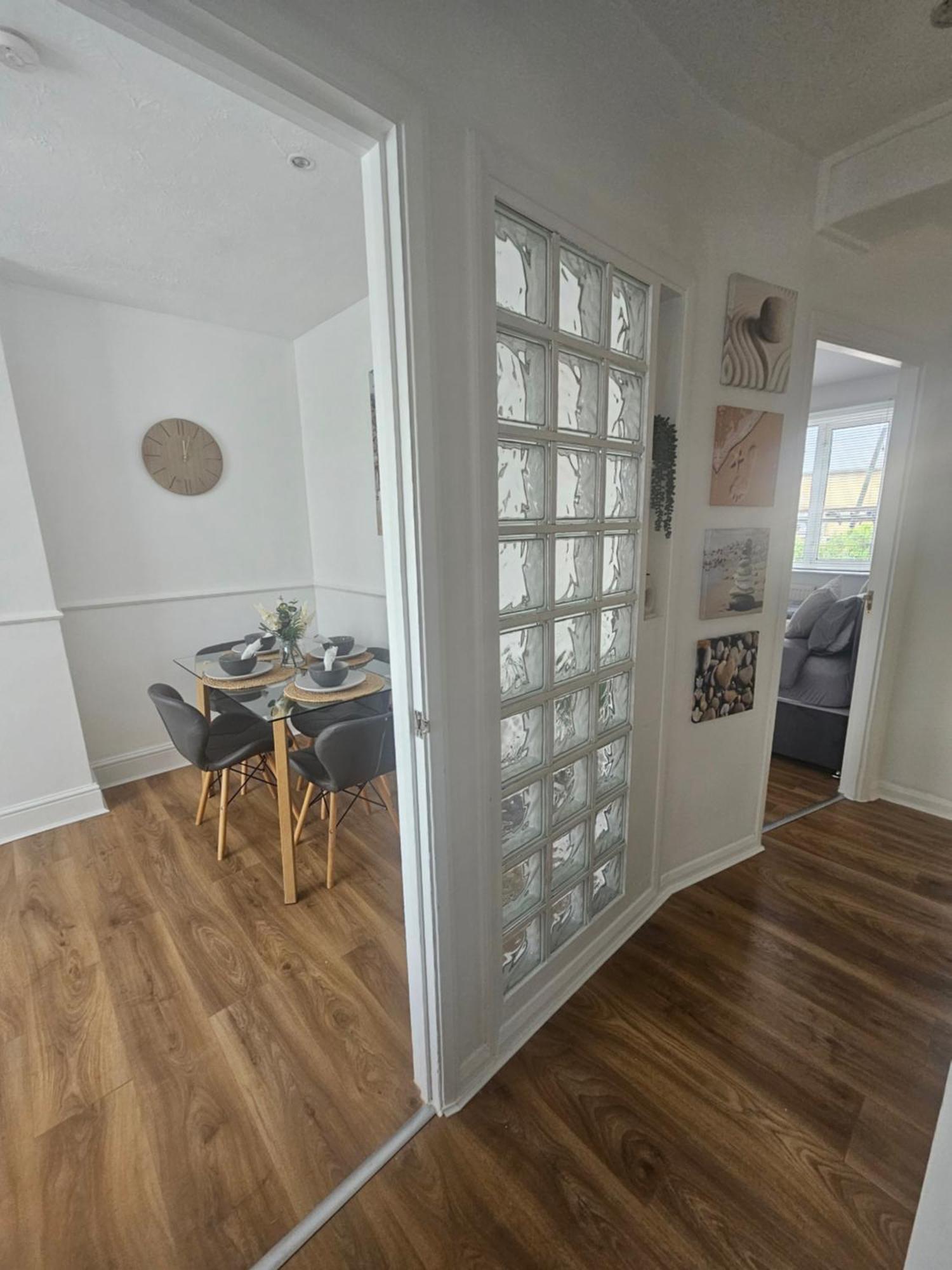 St Albans City Stays - Near Luton Airport - St Albans Abbey & City Train Station - Close To London- Harry Potter World - The Odyssey Cinema - Abbey Cathedral- Contractors I Business I Leisure- Sleeps Upto 6 People المظهر الخارجي الصورة