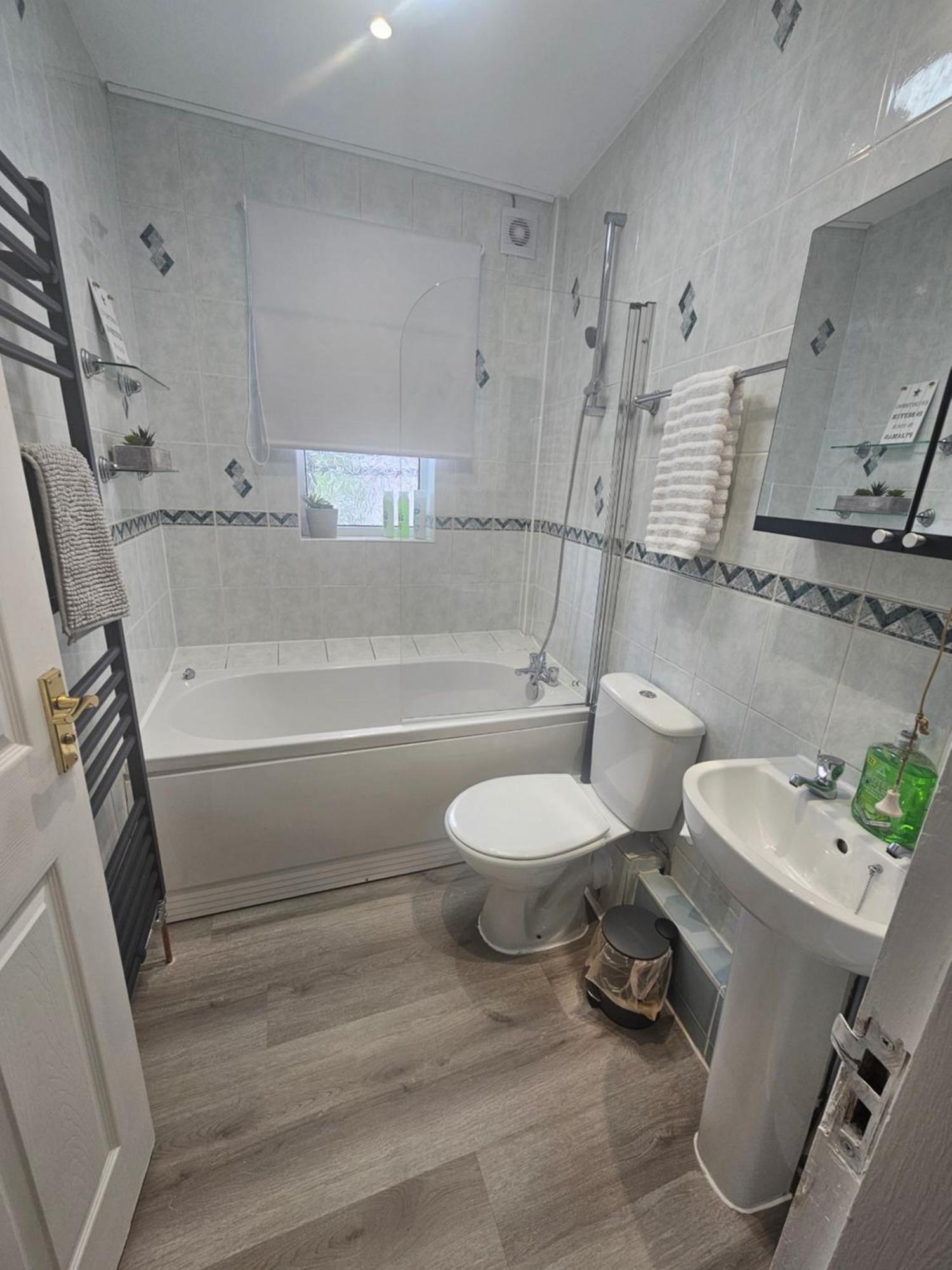 St Albans City Stays - Near Luton Airport - St Albans Abbey & City Train Station - Close To London- Harry Potter World - The Odyssey Cinema - Abbey Cathedral- Contractors I Business I Leisure- Sleeps Upto 6 People المظهر الخارجي الصورة