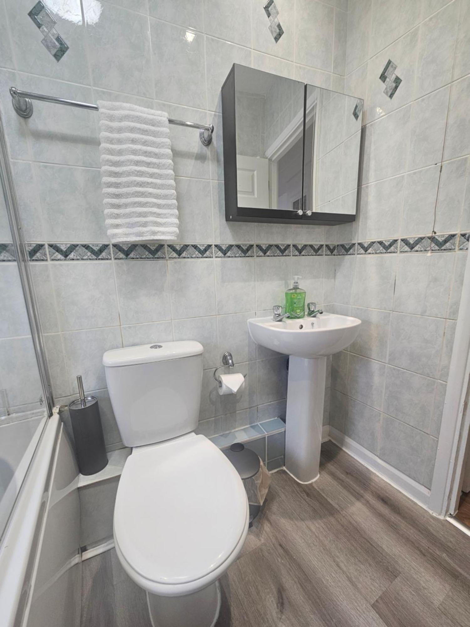 St Albans City Stays - Near Luton Airport - St Albans Abbey & City Train Station - Close To London- Harry Potter World - The Odyssey Cinema - Abbey Cathedral- Contractors I Business I Leisure- Sleeps Upto 6 People المظهر الخارجي الصورة