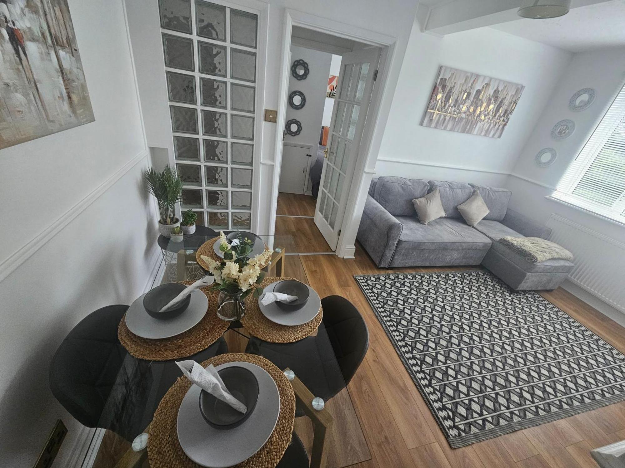 St Albans City Stays - Near Luton Airport - St Albans Abbey & City Train Station - Close To London- Harry Potter World - The Odyssey Cinema - Abbey Cathedral- Contractors I Business I Leisure- Sleeps Upto 6 People المظهر الخارجي الصورة